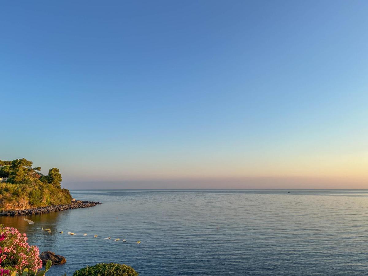 Nelinda Waterfront Accommodation Casamicciola Terme Esterno foto