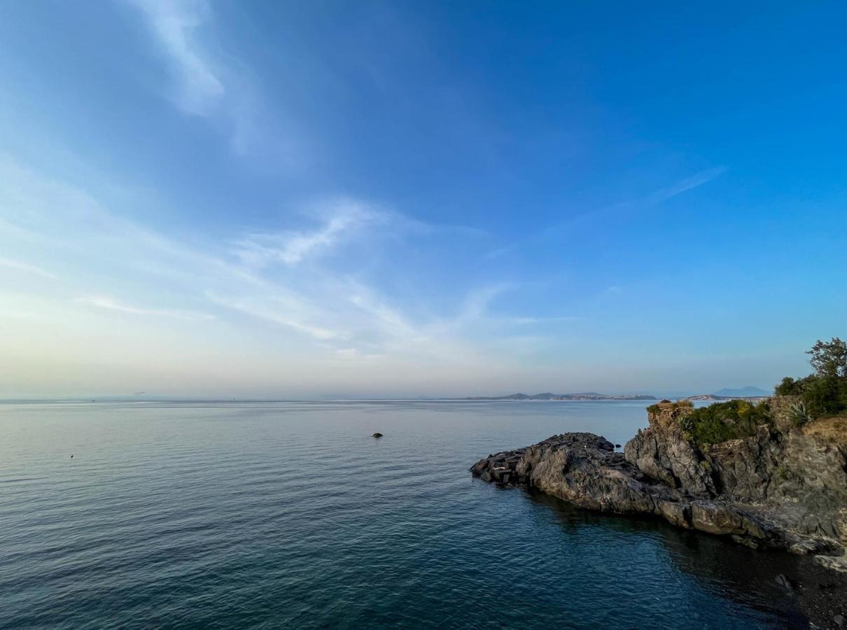 Nelinda Waterfront Accommodation Casamicciola Terme Esterno foto